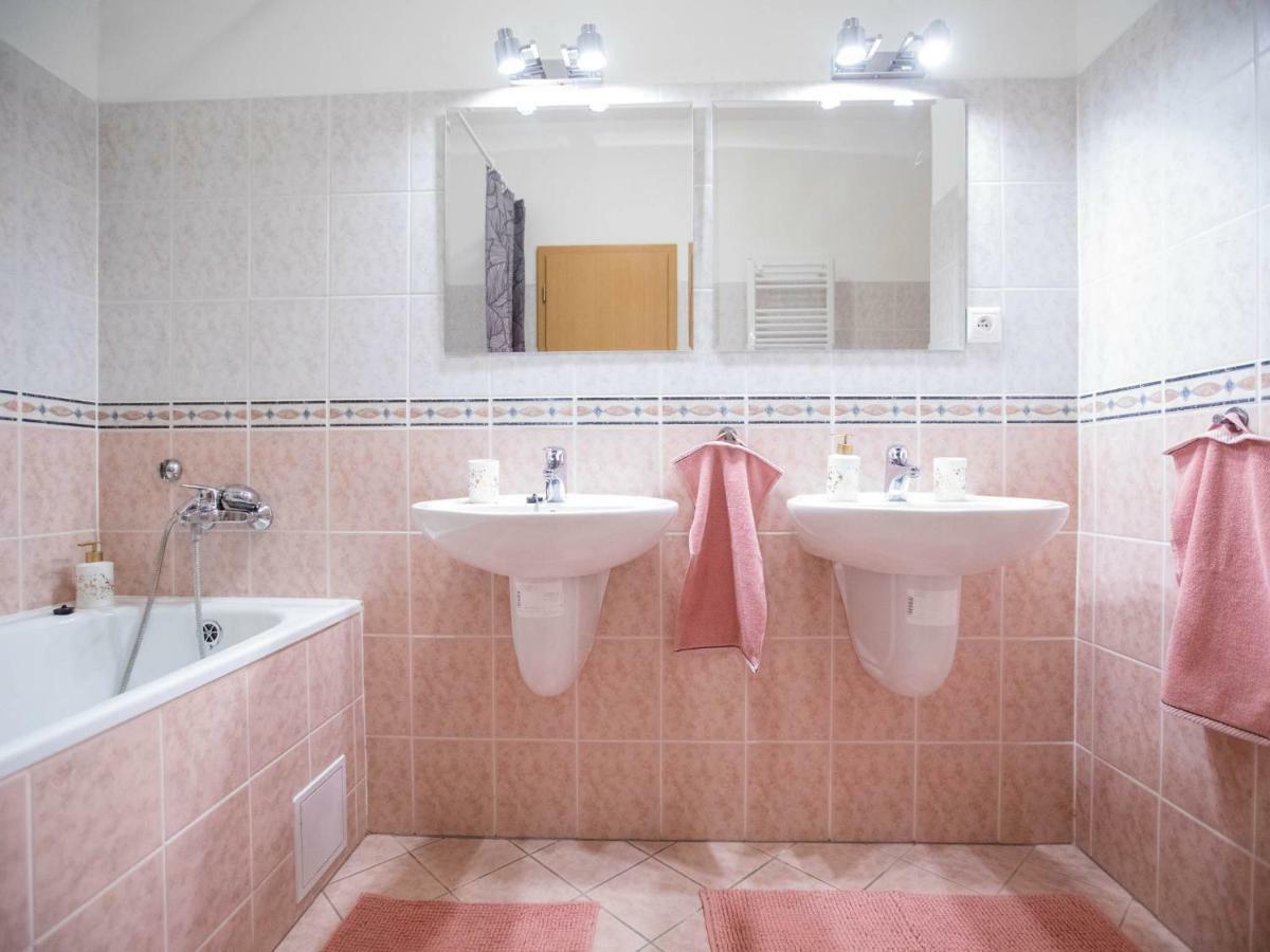 Spacious Apartment In The Old Town Of Bratislava Eksteriør billede