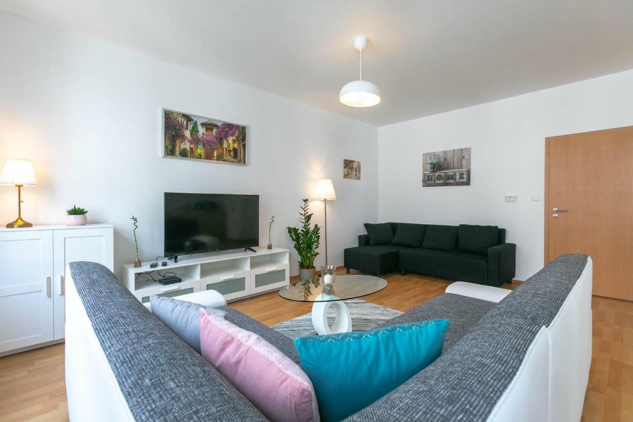 Spacious Apartment In The Old Town Of Bratislava Eksteriør billede
